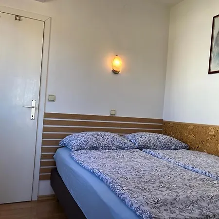 Konukevi Dekovic Materada 3*