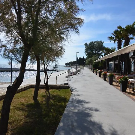 Konukevi Dekovic Materada 3*