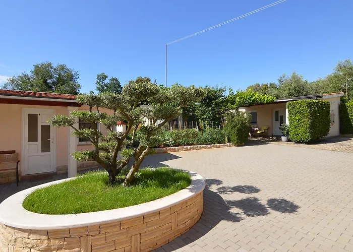 Dekovic Materada 3* פורץ