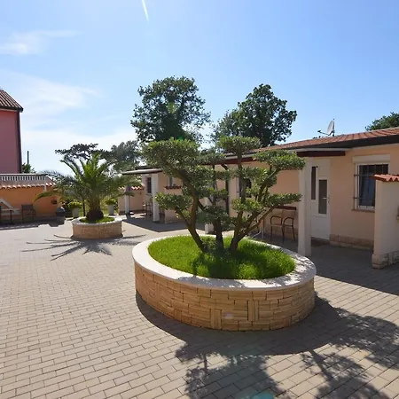 Dekovic Materada Casa de hóspedes 3*